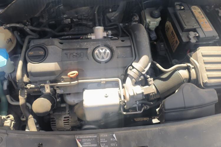 Used Volkswagen Touran 2011 1.4T Manual Zhiya Edition 5 Seats Engine Bay