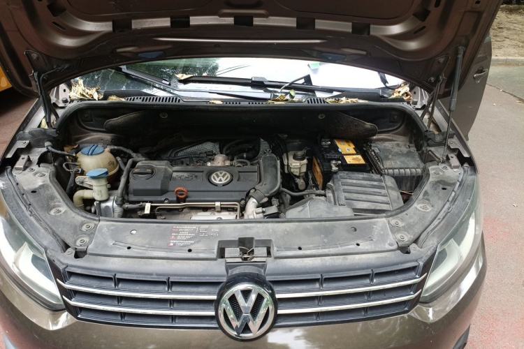 Used Volkswagen Touran 2011 1.4T Manual ZhiZhen Edition 5 Seats Engine Bay