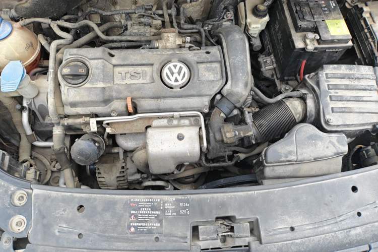 Used Volkswagen Touran 2011 1.4T Manual ZhiShang Edition 5-seater Engine Bay