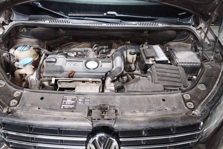 Used Volkswagen Touran 2011 1.4T Manual Zhiya Edition 5 Seats Engine Bay