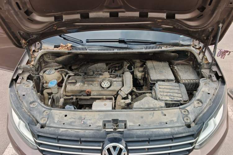 Used Volkswagen Touran 2011 1.4T DSG Zhiya Edition 5 Seats Engine Bay