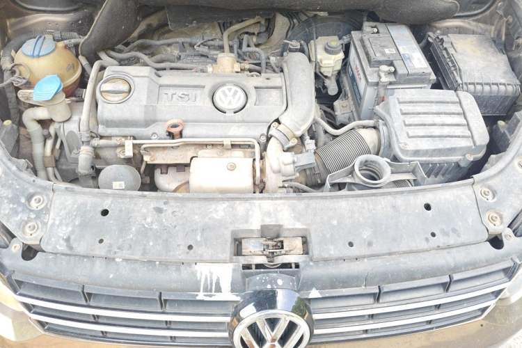 Used Volkswagen Touran 2011 1.4T Manual ZhiShang Edition 5-seater Engine Bay