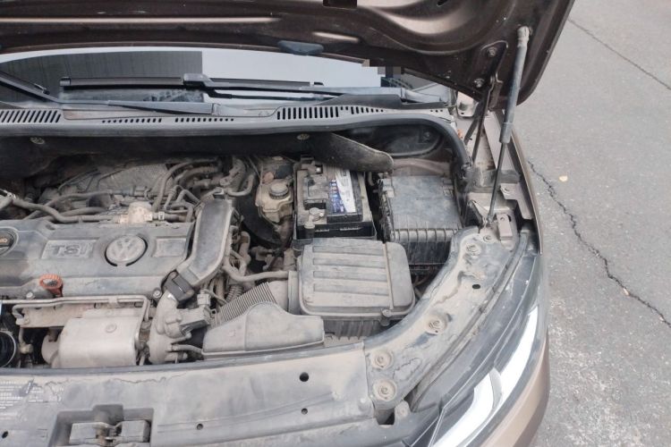 Used Volkswagen Touran 2011 1.4T DSG Zhiya Edition 5 Seats Engine Bay Left