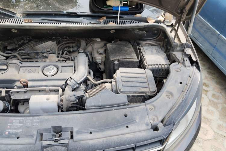 Used Volkswagen Touran 2011 1.4T Manual ZhiShang Edition 5-seater Engine Bay Left