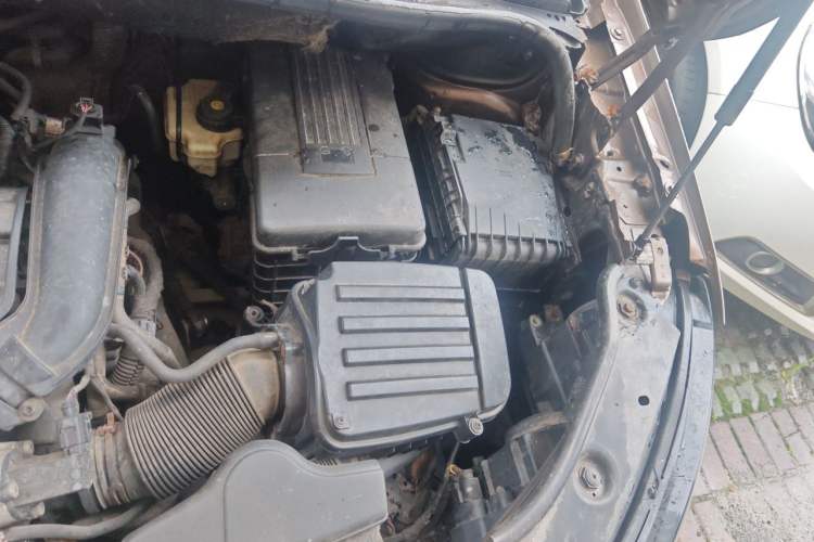 Used Volkswagen Touran 2011 1.4T Manual ZhiShang Edition 5-seater Engine Bay Left