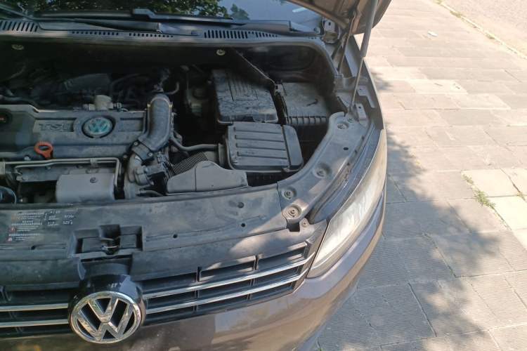Used Volkswagen Touran 2011 1.4T DSG Zhiya Edition 5 Seats Engine Bay Left