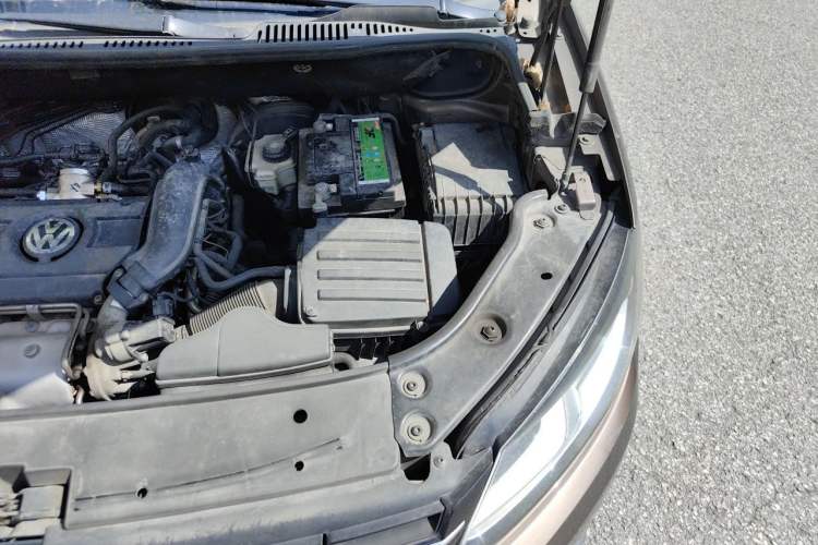 Used Volkswagen Touran 2011 1.4T Manual Zhiya Edition 5 Seats Engine Bay Left