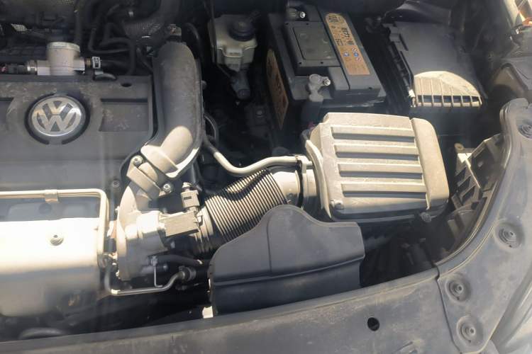 Used Volkswagen Touran 2011 1.4T Manual Zhiya Edition 5 Seats Engine Bay Left