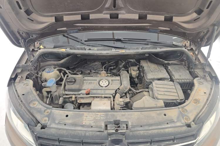 Used Volkswagen Touran 2011 1.4T DSG ZhiZhen Edition 5 Seats Engine Bay