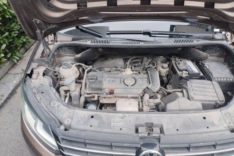 Used Volkswagen Touran 2011 1.4T DSG Zhiya Edition 5 Seats Engine Bay Right