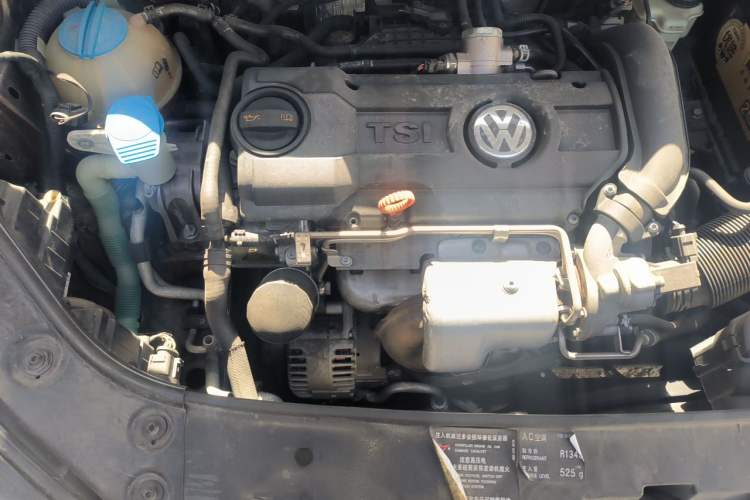 Used Volkswagen Touran 2011 1.4T Manual Zhiya Edition 5 Seats Engine Bay Right