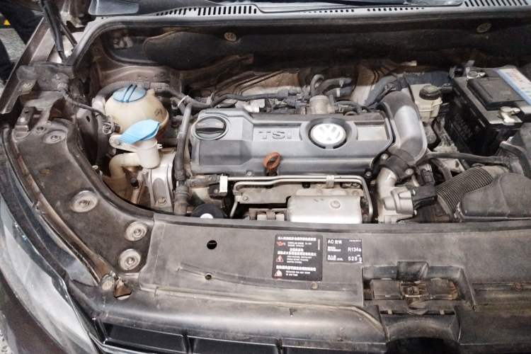 Used Volkswagen Touran 2011 1.4T Manual Zhiya Edition 5 Seats Engine Bay Right