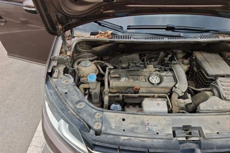 Used Volkswagen Touran 2011 1.4T DSG Zhiya Edition 5 Seats Engine Bay Right