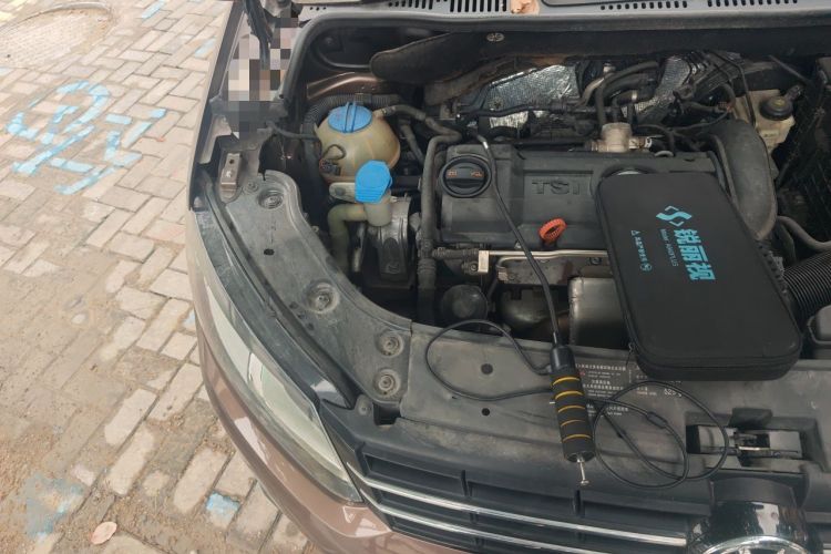 Used Volkswagen Touran 2011 1.4T DSG ZhiZhen Edition 5 Seats Engine Bay Right