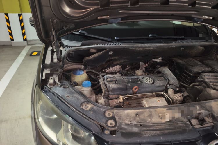 Used Volkswagen Touran 2011 1.4T DSG Zhiya Edition 5 Seats Engine Bay Right