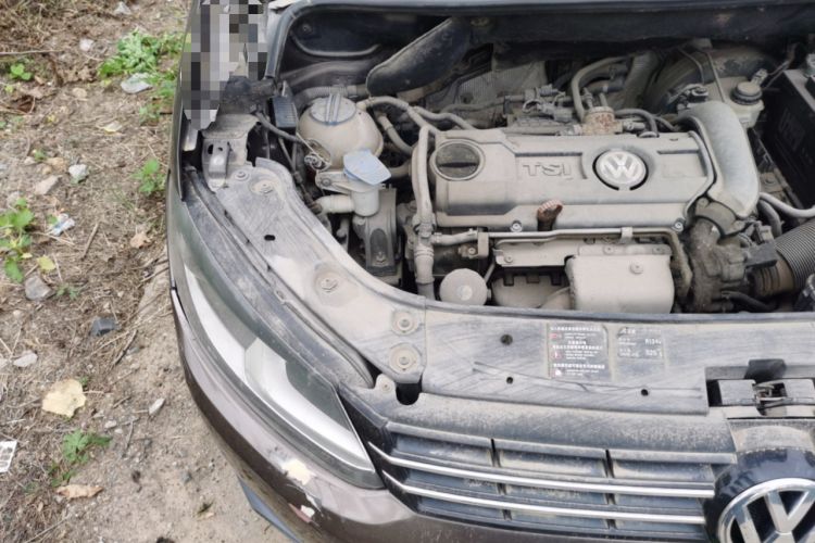 Used Volkswagen Touran 2011 1.4T Manual Zhiya Edition 5 Seats Engine Bay Right