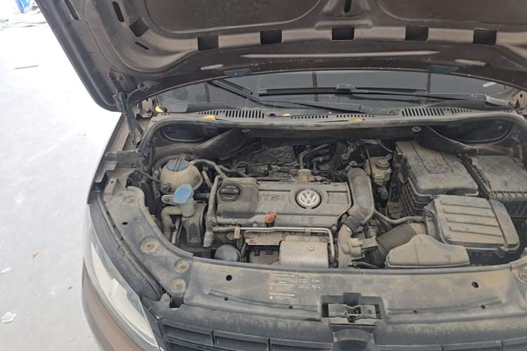 Used Volkswagen Touran 2011 1.4T DSG ZhiZhen Edition 5 Seats Engine Bay Right