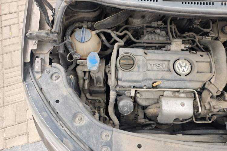 Used Volkswagen Touran 2011 1.4T DSG Zhiya Edition 5 Seats Engine Bay Right