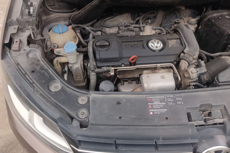 Used Volkswagen Touran 2011 1.4T Manual ZhiShang Edition 5-seater Engine Bay Right