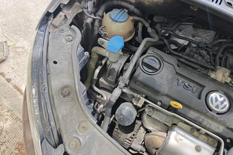 Used Volkswagen Touran 2011 1.4T DSG Zhiya Edition 5 Seats Engine Bay Right