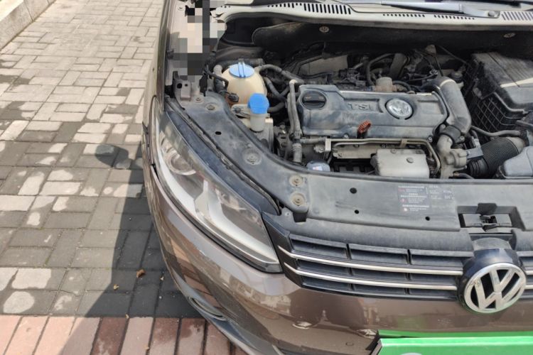 Used Volkswagen Touran 2011 1.4T DSG ZhiZhen Edition 5 Seats Engine Bay Right