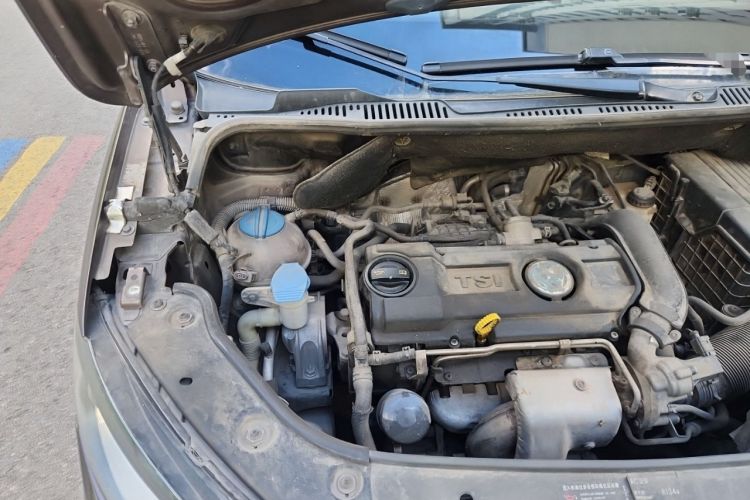 Used Volkswagen Touran 2011 1.4T DSG Zhiya Edition 5 Seats Engine Bay Right