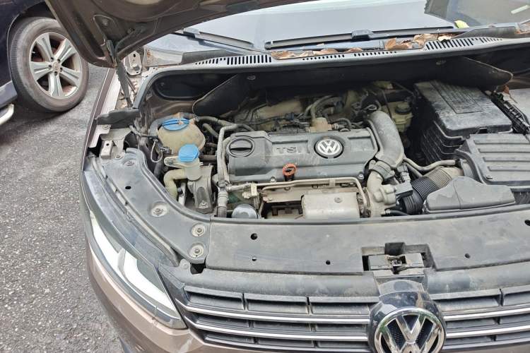 Used Volkswagen Touran 2011 1.4T DSG Zhiya Edition 5 Seats Engine Bay Right