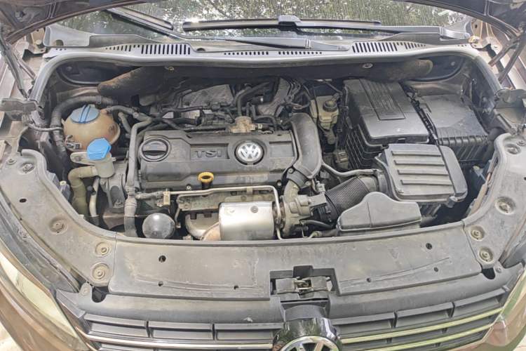 Used Volkswagen Touran 2011 1.4T DSG Zhiya Edition 5 Seats Engine Bay