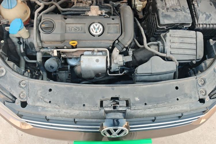 Used Volkswagen Touran 2011 1.4T DSG Zhiya Edition 5 Seats Engine Bay