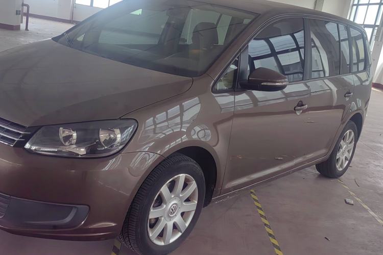 Used Volkswagen Touran 2011 1.4T Manual ZhiShang Edition 5-seater Exterior 2