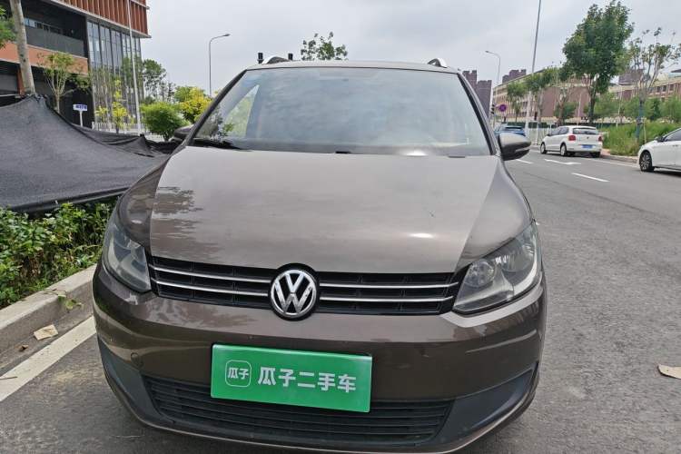 Used Volkswagen Touran 2011 1.4T Manual ZhiShang Edition 5-seater Front