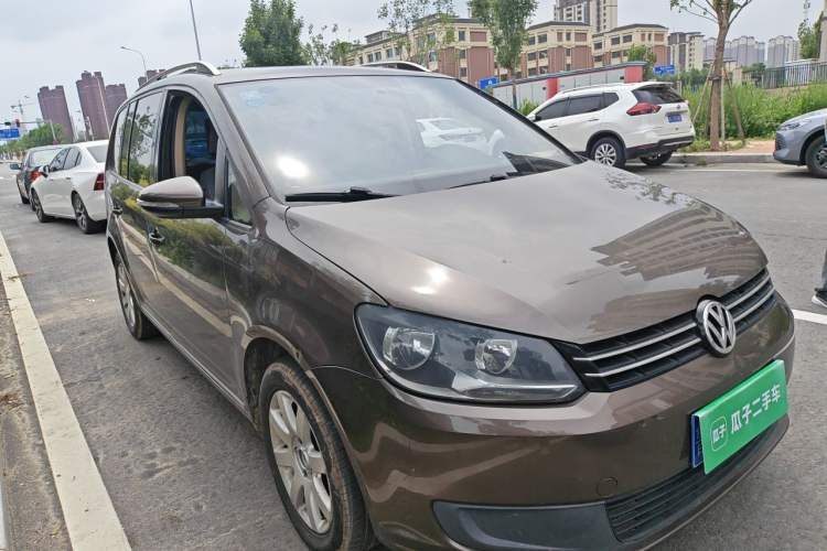 Used Volkswagen Touran 2011 1.4T Manual ZhiShang Edition 5-seater Front Right 45 Deg