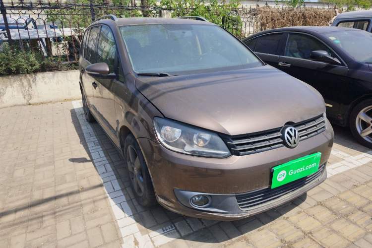Used Volkswagen Touran 2011 1.4T DSG Zhiya Edition 5 Seats Front Right 45 Deg