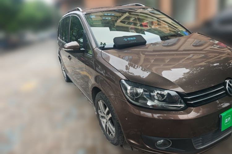 Used Volkswagen Touran 2011 1.4T DSG ZhiZhen Edition 5 Seats Front Right 45 Deg