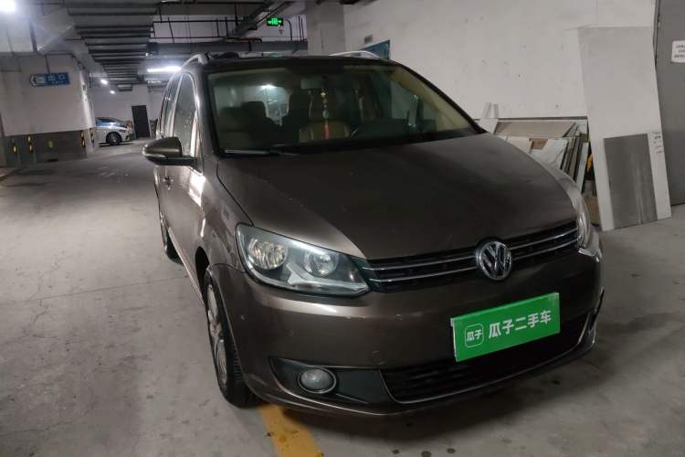 Used Volkswagen Touran 2011 1.4T DSG ZhiZhen Edition 5 Seats Front Right 45 Deg