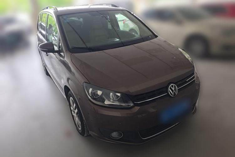 Used Volkswagen Touran 2011 1.4T DSG ZhiZhen Edition 5 Seats Front Right 45 Deg