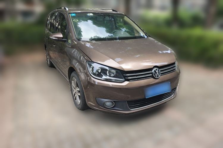Used Volkswagen Touran 2011 1.4T DSG ZhiZhen Edition 5 Seats Front Right 45 Deg