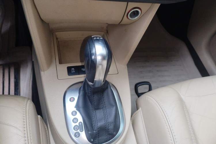 Used Volkswagen Touran 2011 1.4T DSG Zhiya Edition 5 Seats Gear Lever