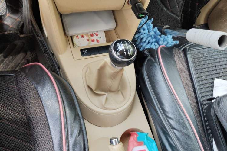 Used Volkswagen Touran 2011 1.4T Manual ZhiShang Edition 5-seater Gear Lever