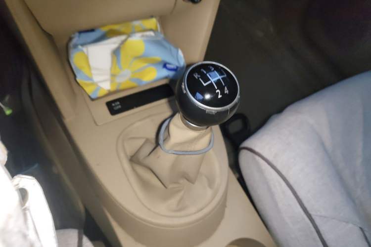 Used Volkswagen Touran 2011 1.4T Manual ZhiShang Edition 5-seater Gear Lever