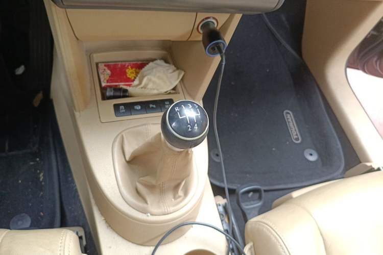 Used Volkswagen Touran 2011 1.4T Manual ZhiZhen Edition 5 Seats Gear Lever