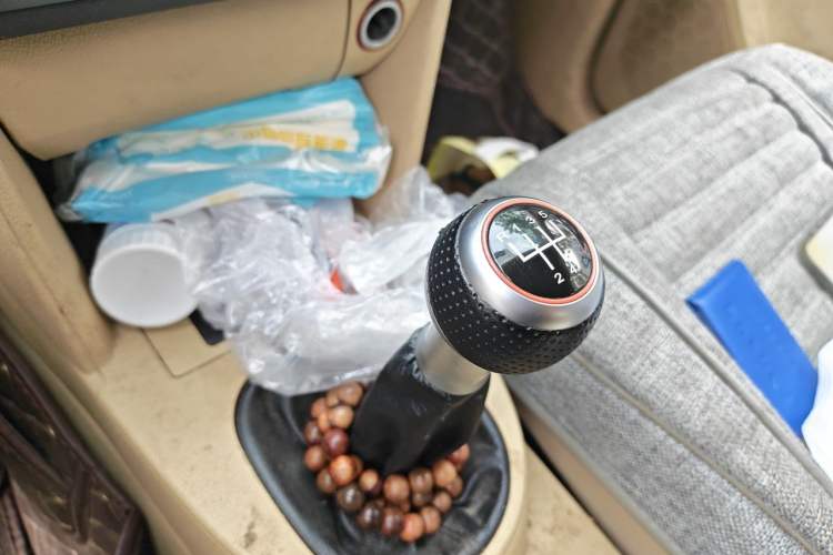 Used Volkswagen Touran 2011 1.4T Manual ZhiShang Edition 5-seater Gear Lever