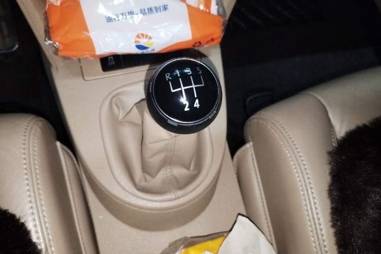 Used Volkswagen Touran 2011 1.4T Manual Zhiya Edition 5 Seats Gear Lever