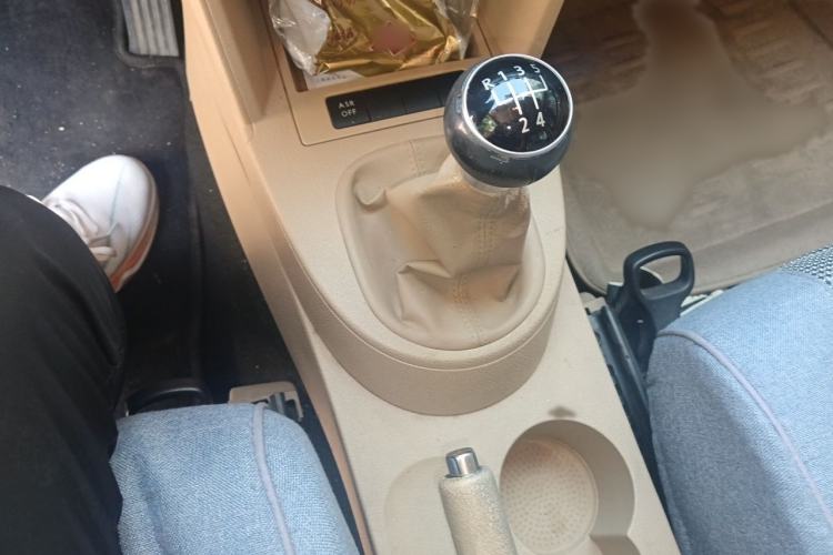 Used Volkswagen Touran 2011 1.4T Manual ZhiShang Edition 5-seater Gear Lever