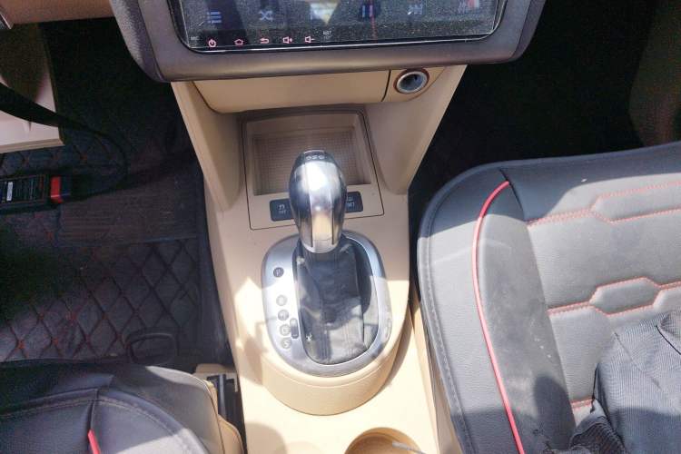 Used Volkswagen Touran 2011 1.4T DSG Zhiya Edition 5 Seats Gear Lever