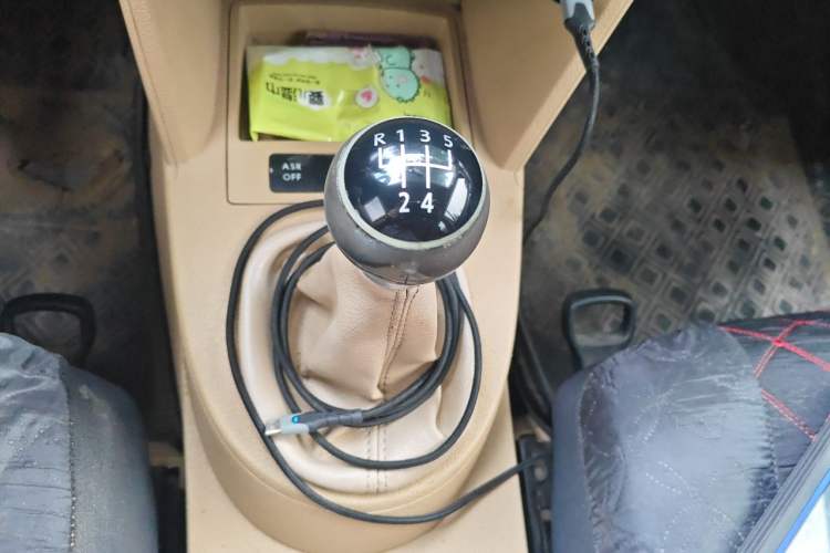 Used Volkswagen Touran 2011 1.4T Manual ZhiShang Edition 5-seater Gear Lever
