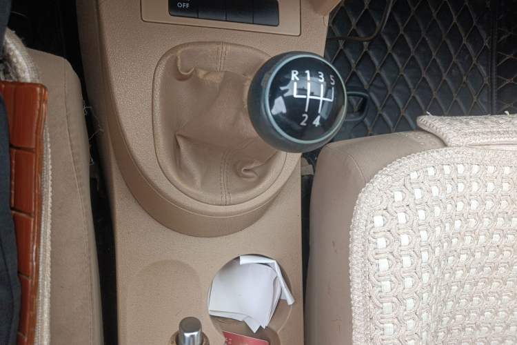 Used Volkswagen Touran 2011 1.4T Manual ZhiShang Edition 5-seater Gear Lever