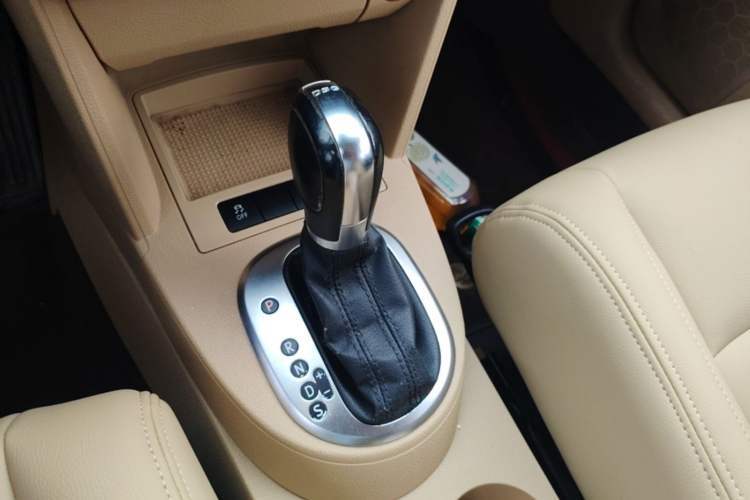 Used Volkswagen Touran 2011 1.4T DSG Zhiya Edition 5 Seats Gear Lever