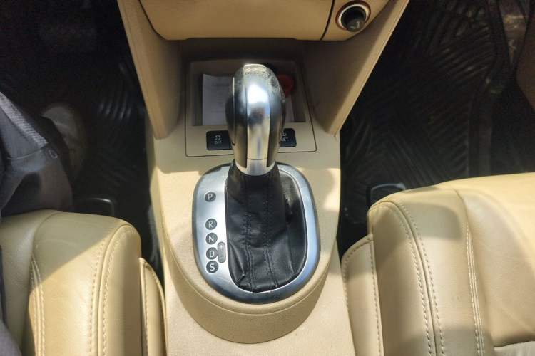 Used Volkswagen Touran 2011 1.4T DSG Zhiya Edition 5 Seats Gear Lever