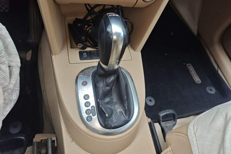 Used Volkswagen Touran 2011 1.4T DSG Zhiya Edition 5 Seats Gear Lever